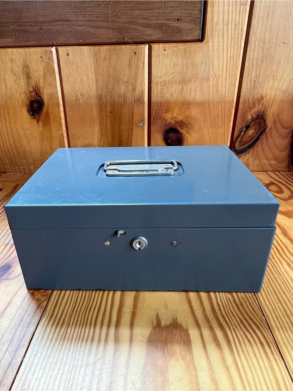 Vintage Metal Lock Box Cash Box With lock
